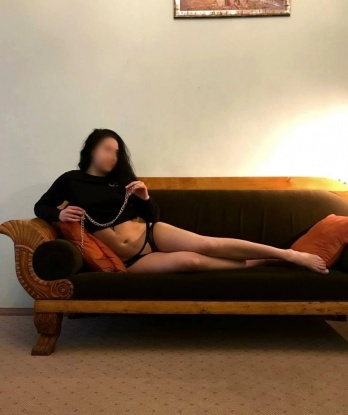 Разнообразие возможностей, которые я предлагаю, просто поражает! 🌈💋
Я готова исполнить все твои сокровенные фантазии и почувствовать с тобой незабываемую страсть. Моя фотографии - это лишь немного подсказок о том, что тебя ожидает 😍💦
У меня дружелюбная личность, и мне нравится учиться новому, поэтому уверена, что вместе мы оставим яркие воспоминания. 💫
Отзывы клиентов говорят сами за себя. Мой приятный характер и нежные прикосновения дарят им удовольствие, которого они так долго искали. 😜✨
Так что, если ты желаешь испытать настоящее блаженство и насладиться мной в Москве, не стесняйся звонить. Жду тебя, милый 😘🔥 Полина