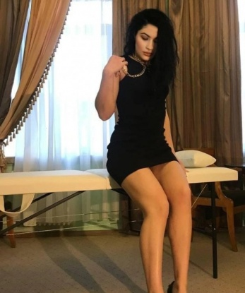 Разнообразие возможностей, которые я предлагаю, просто поражает! 🌈💋
Я готова исполнить все твои сокровенные фантазии и почувствовать с тобой незабываемую страсть. Моя фотографии - это лишь немного подсказок о том, что тебя ожидает 😍💦
У меня дружелюбная личность, и мне нравится учиться новому, поэтому уверена, что вместе мы оставим яркие воспоминания. 💫
Отзывы клиентов говорят сами за себя. Мой приятный характер и нежные прикосновения дарят им удовольствие, которого они так долго искали. 😜✨
Так что, если ты желаешь испытать настоящее блаженство и насладиться мной в Москве, не стесняйся звонить. Жду тебя, милый 😘🔥 Полина